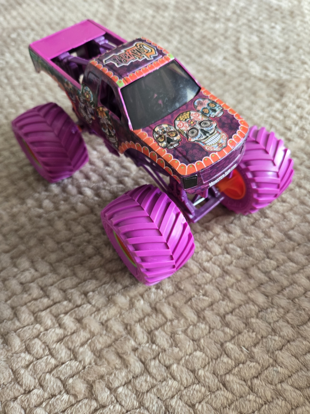 Hot Wheels Monster Jam Galavara Truck Purple Pink
